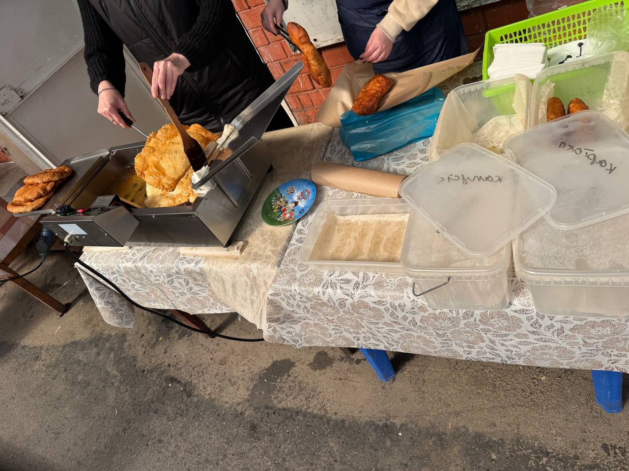Пирожковая / чебуречная на Азовском рынке