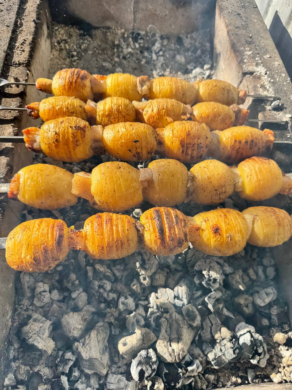 Картошка с салом на углях