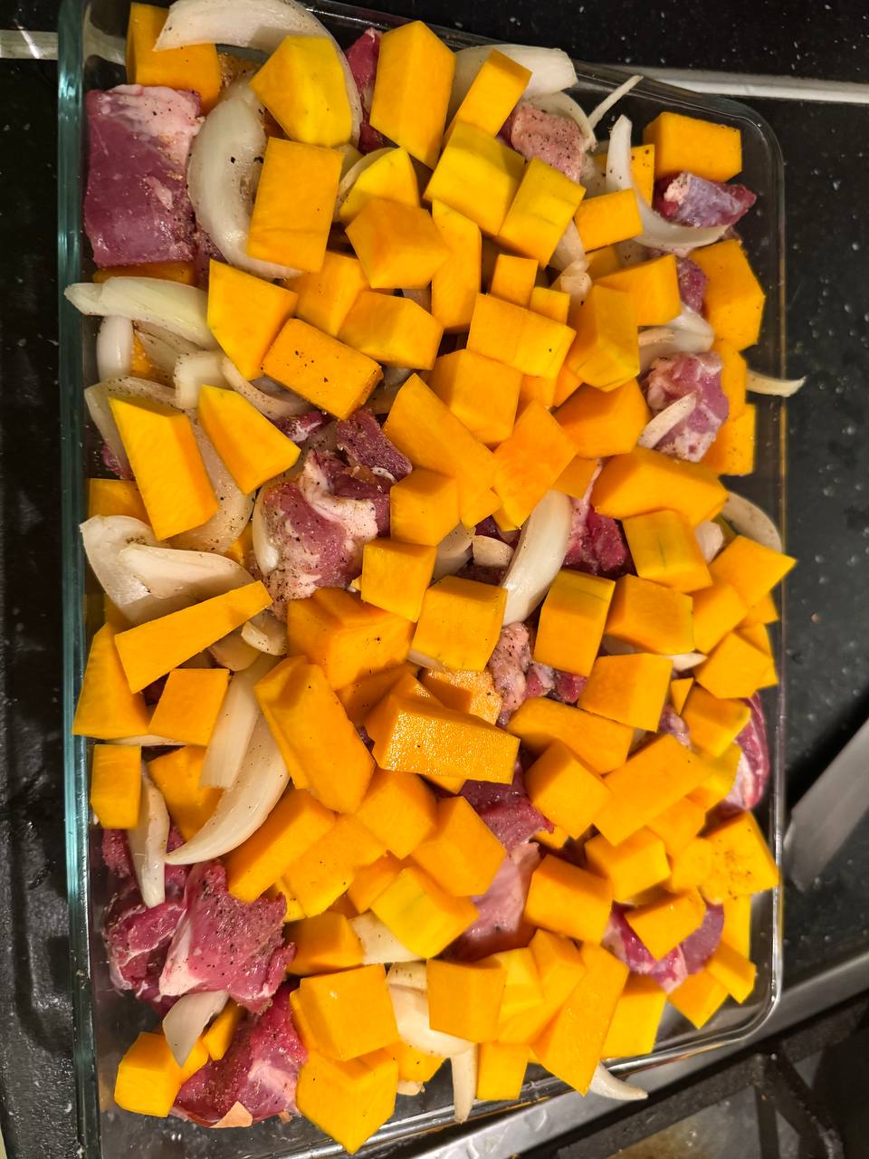Тыква, запечённая с мясом (свинина + говядина)