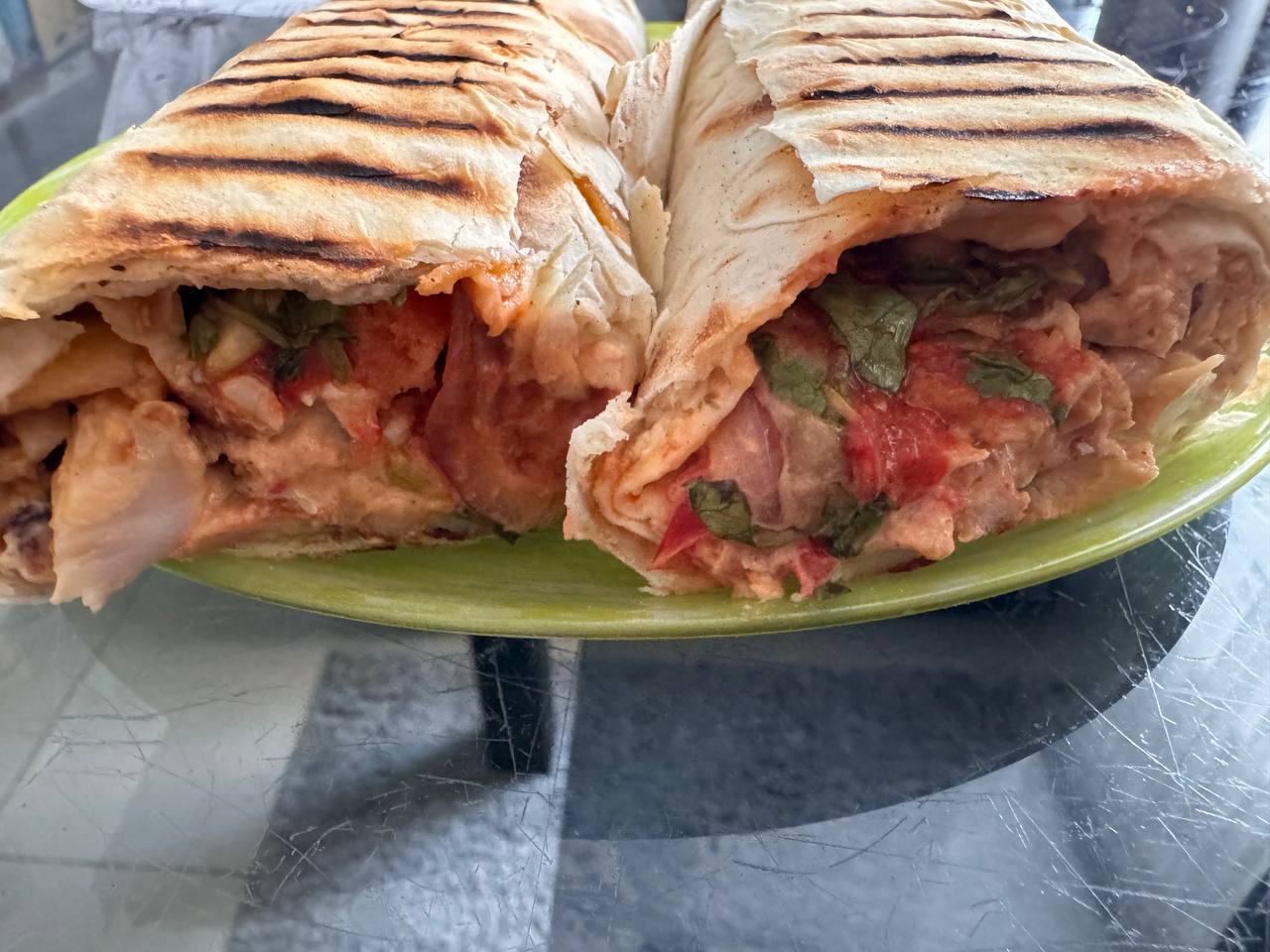 🔥 «Папа Гирос»: 531 г шаурмы — размер внушает, а вкус предлагает уксус, сухость и немного гари