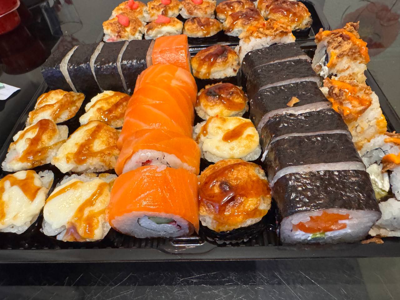 🍣 Роллы поштучно: наконец-то можно собрать набор без восьми одинаковых обязательств.