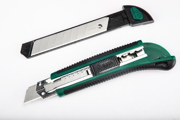 Нож канцелярский с лезвием 18*100*0.5 мм 8 секций 93428 SATA