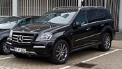 Mercedes-Benz_GL_350_CDI_4MATIC_BlueEFFICIENCY_Grand_Edition_(X_164,_Facelift)_–_Frontansicht,...jpg