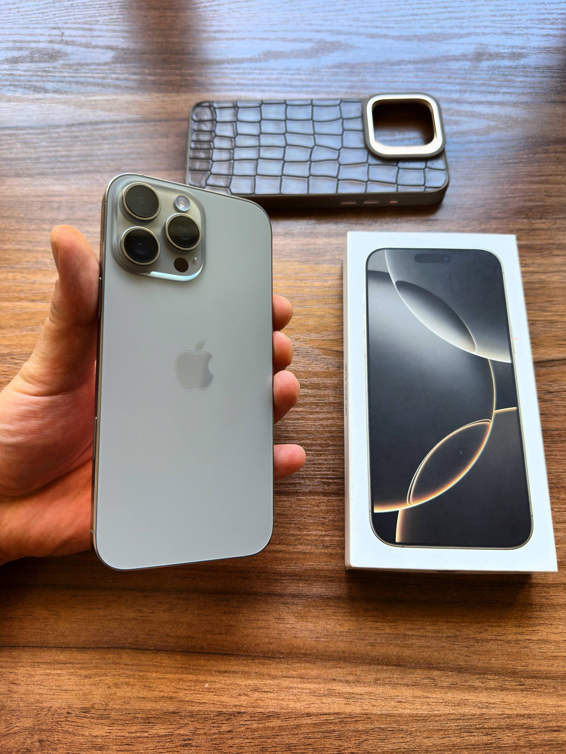 iPhone 16 Pro Max 1TB Natural Titanium