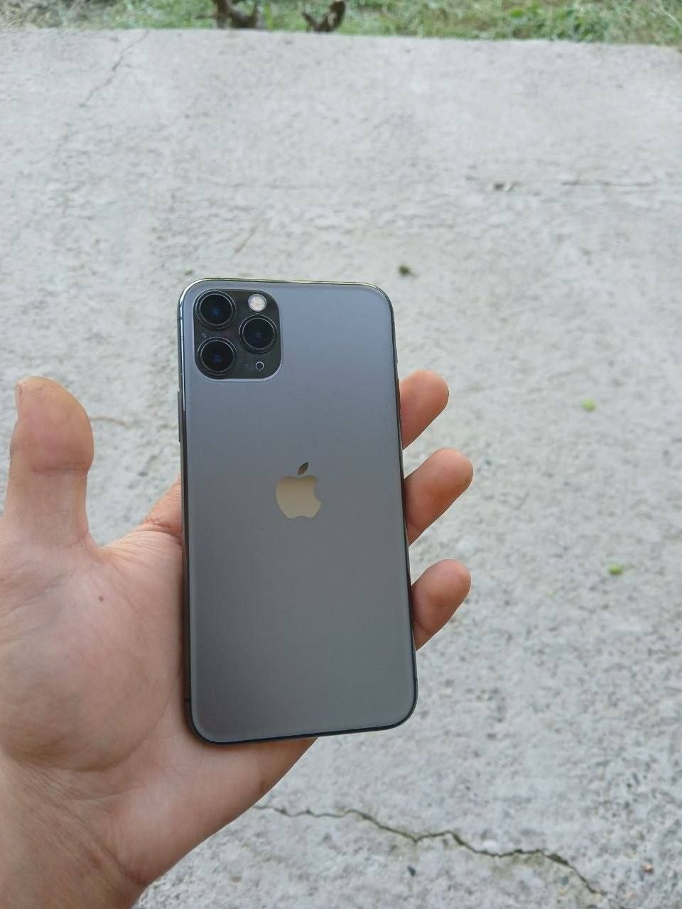 iPhone 11 Pro ideal holatda sotiladi