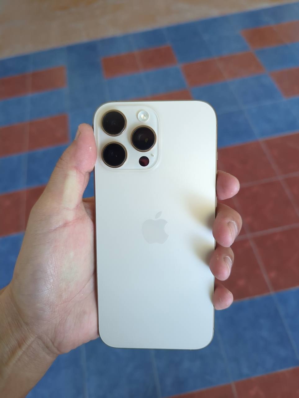 iPhone 16 Pro Max 256GB Gold