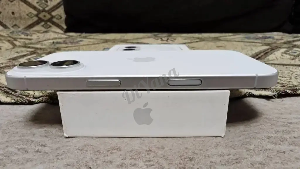iPhone 16 256GB белый (физ. SIM) • Идеальное состояние