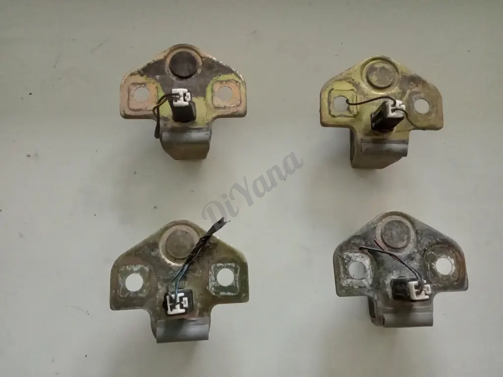 Петля двери Ford focus1