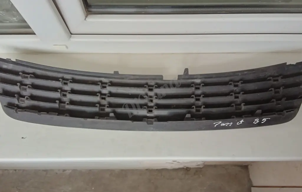 Решетка радиатора Volkswagen Passat b5