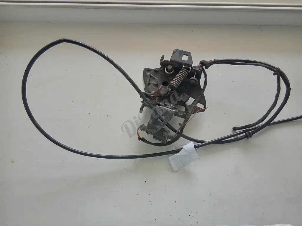 Крючок крышки капота Volkswagen Passat b5