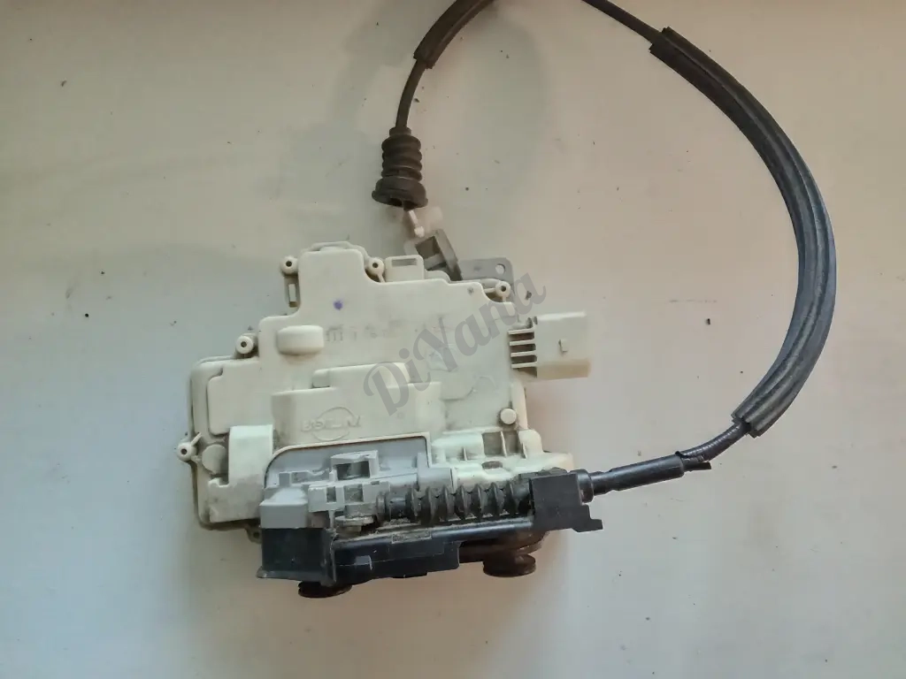 Замок правый Volkswagen Passat b6