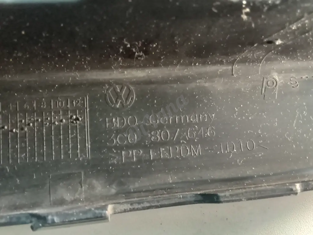 Молдинги переднего бампера volkswagen Passat b6