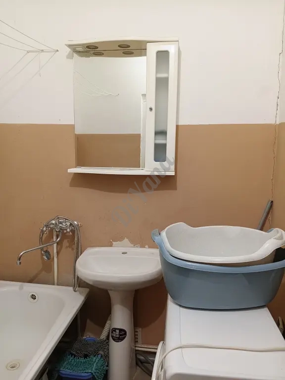Продаю 3х комнатную квартиру на 1м этаже на бульваре под коммерцию..