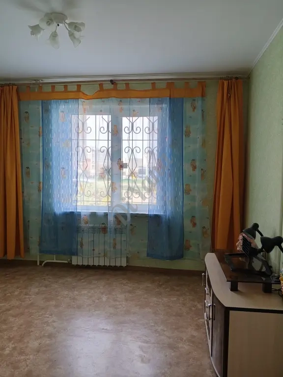 Продаю 3х комнатную квартиру на 1м этаже на бульваре под коммерцию..