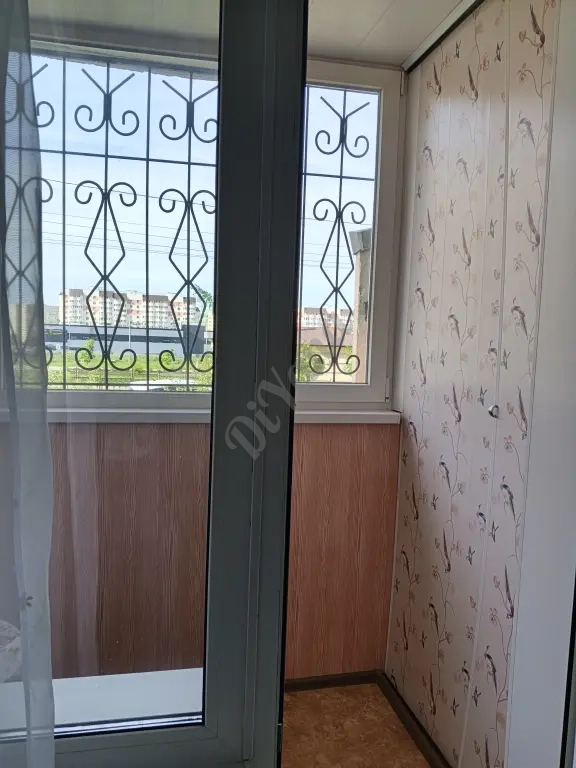 Продаю 3х комнатную квартиру на 1м этаже на бульваре под коммерцию..