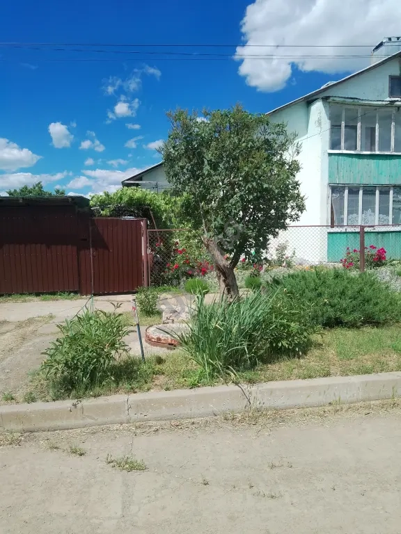 Дом 150кв участок 7,8 сотки два эт,подвал под всем домом,всё есть вода,свет,газ,канализация централизованной