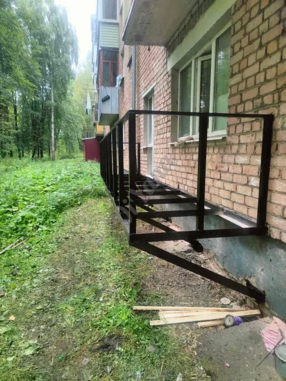 Установка рам балконов и лоджий. Утепление и обшивка.