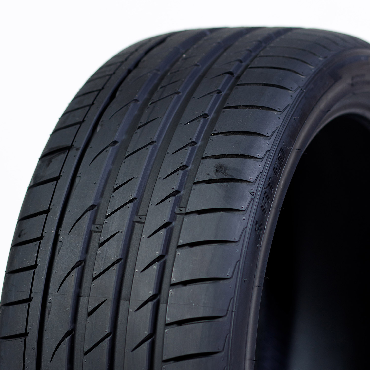 R18 225/60 Laufenn S-FIT EQ (LK01) 100H R18 225/60 Laufenn S-FIT EQ (LK01) 100H