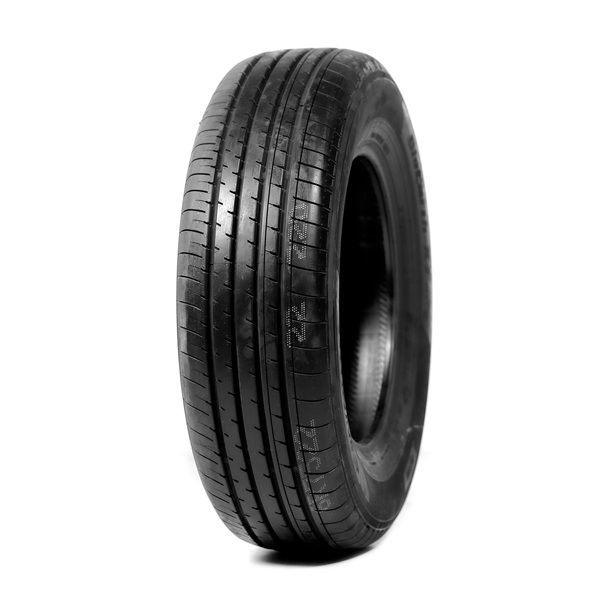 R17 235/65 Yokohama AE61 108V