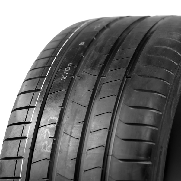 R20 275/35 Pirelli P Zero Run Flat L.S. 102Y R20 275/35 Pirelli P Zero Run Flat L.S. 102Y