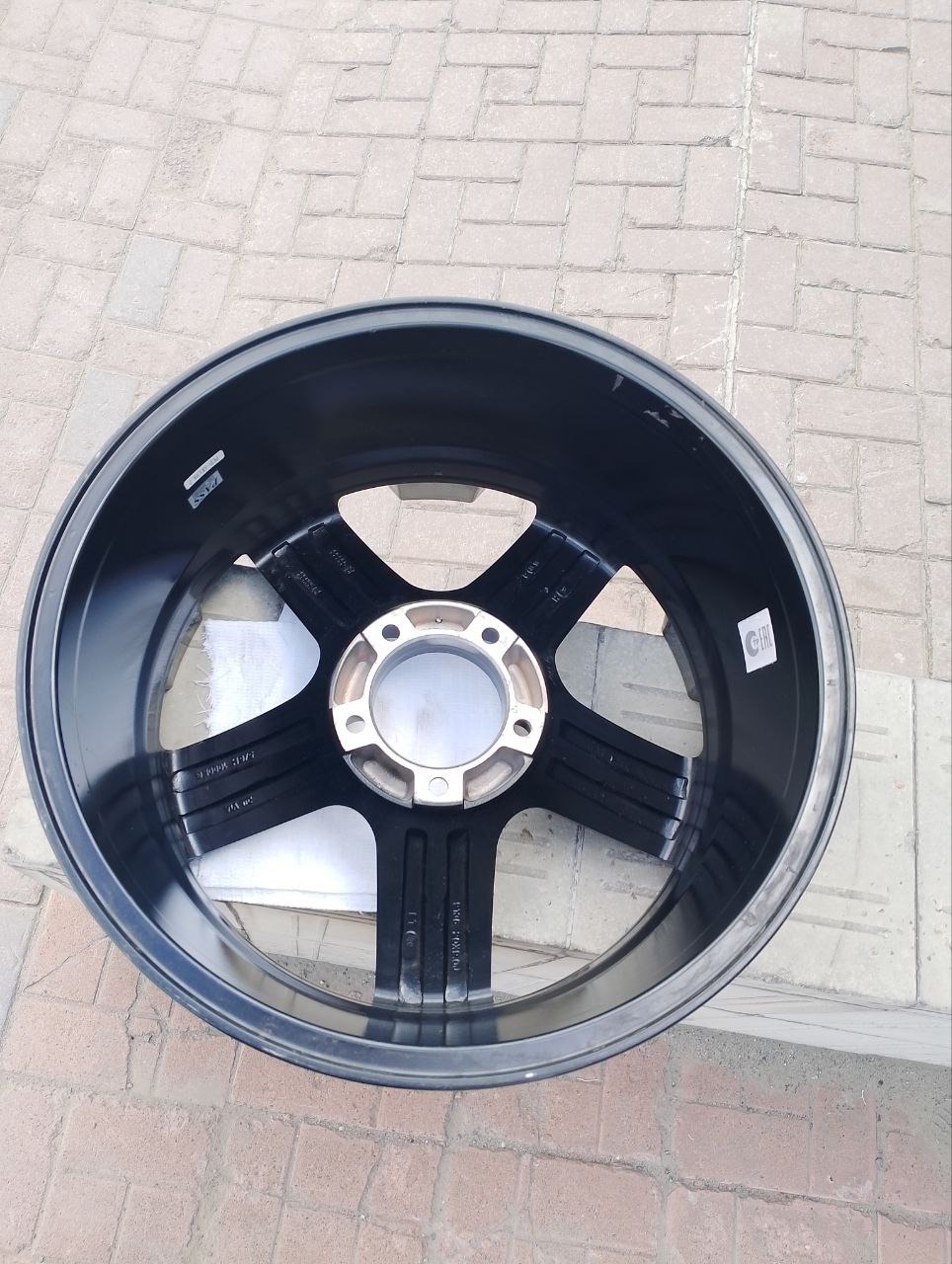 Диск б/у литой 9.0x20 5x139.7 ET20 dia 108.1 RR CSS9136 B-P