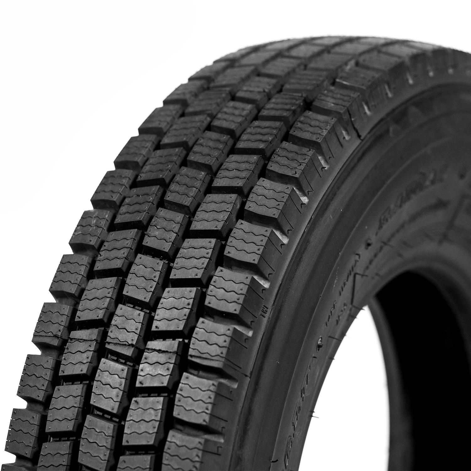 Автошина R16 LT 7.00 Roadlux R706 14 P.R. (+шинокомплект) Автошина R16 LT 7.00 Roadlux R706 14 P.R. (+шинокомплект)