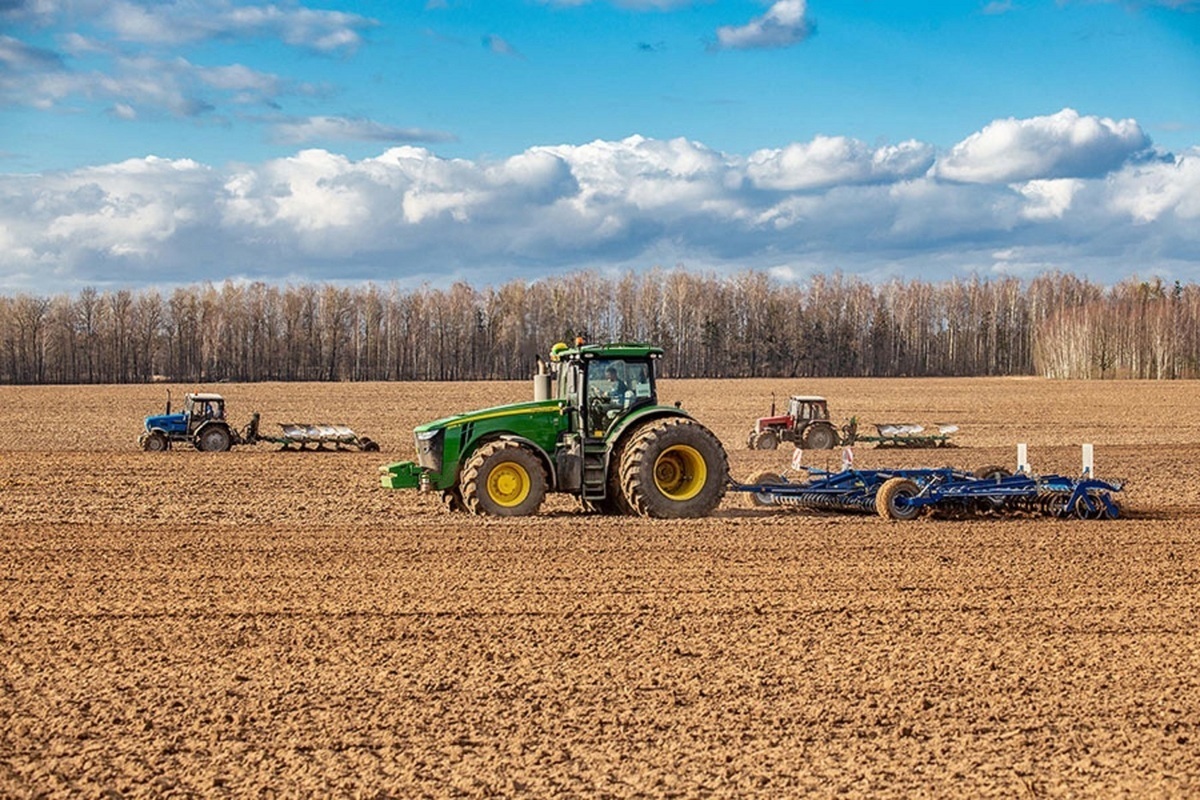 Весенний спрос на сельхозшины Advance: подготовка к посевной