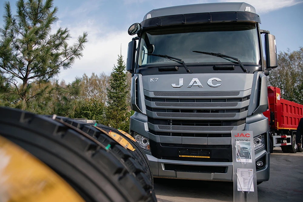Флагманский седельный тягач JAC K7
