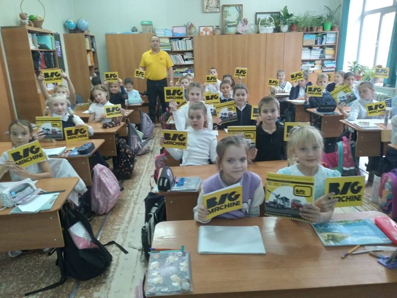 В День отца — о главном: мастер BIGMACHINE провел профориентационную встречу для школьников.