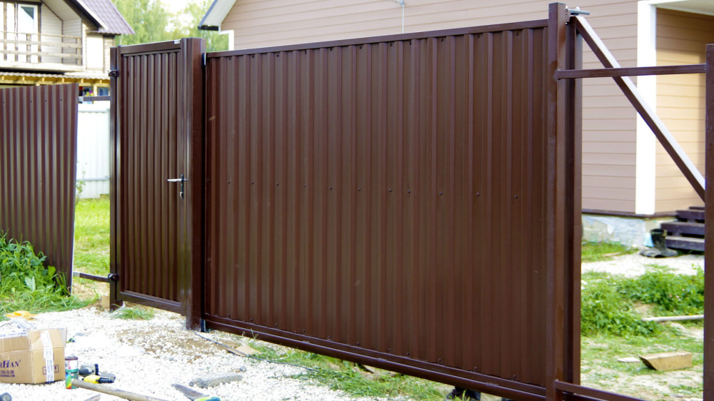 Установка откатных ворот своими руками