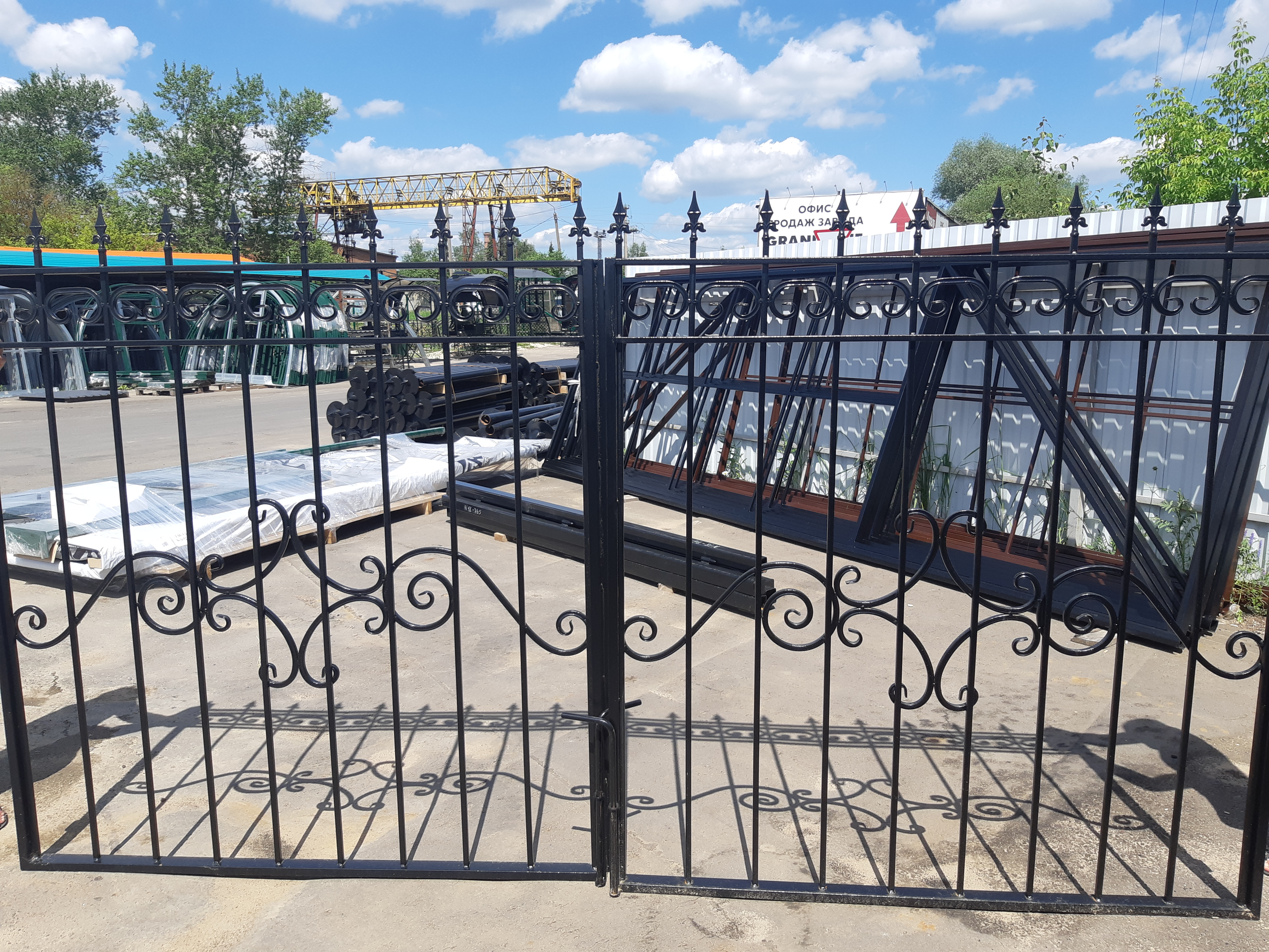 Калитка №20 кованная с пиками 2,3х1м + столб 80х80 h=2,9м; проушины, засов изображение, анонсные картинки товара