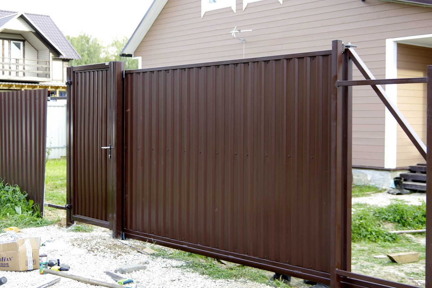 Установка откатных ворот: как правильно выполнить монтаж