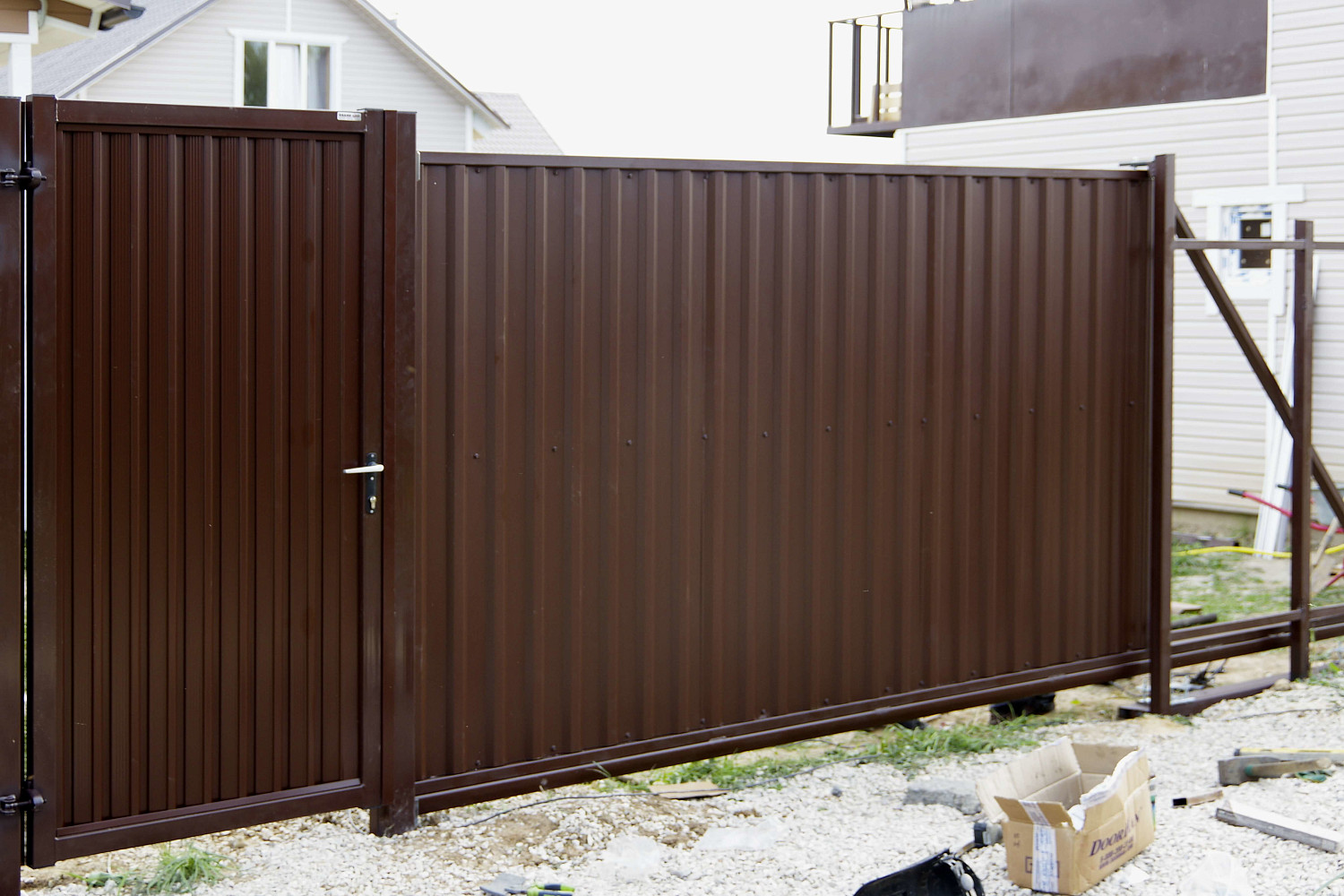 Установка откатных ворот: как правильно выполнить монтаж