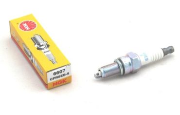Свеча зажигания NGK CPR8EB 9 6607 (2)
