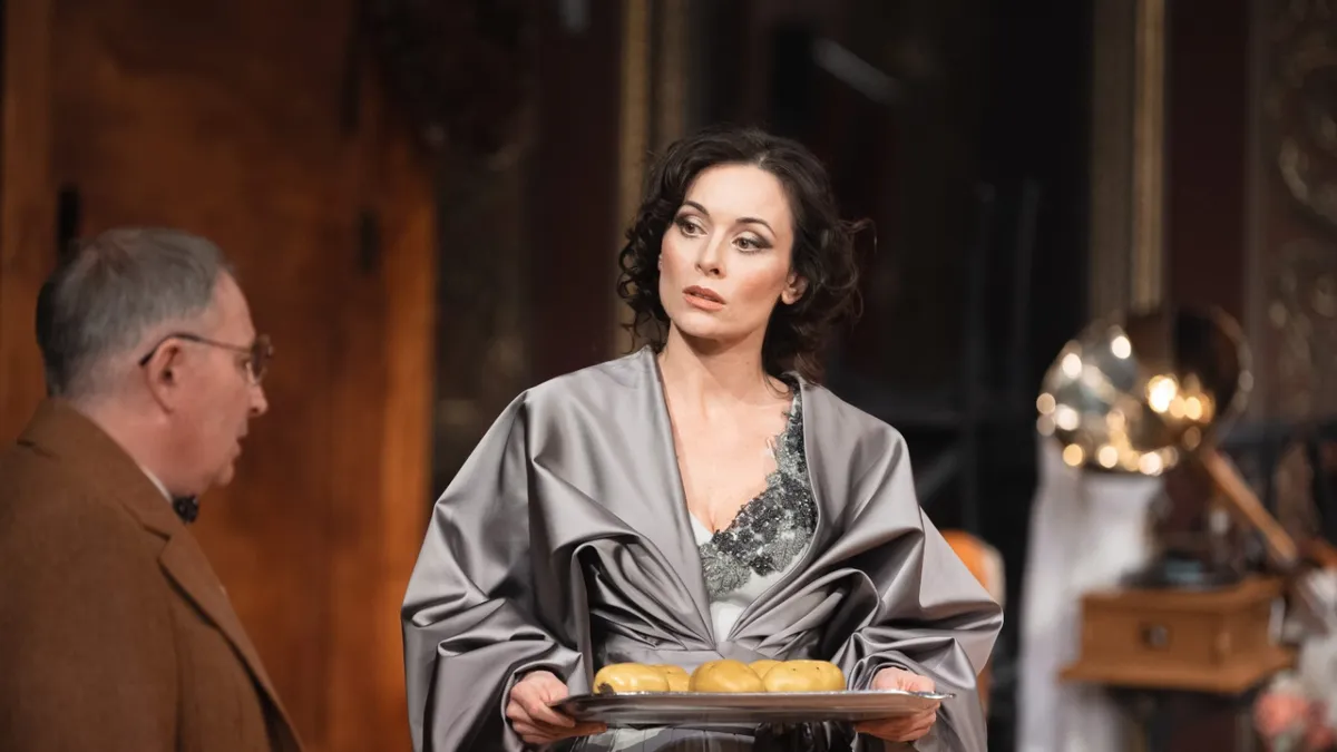 خزانة العائلة وسكانها: رحلة ساحرة مليئة بالمغامرات والقصص الممتعة