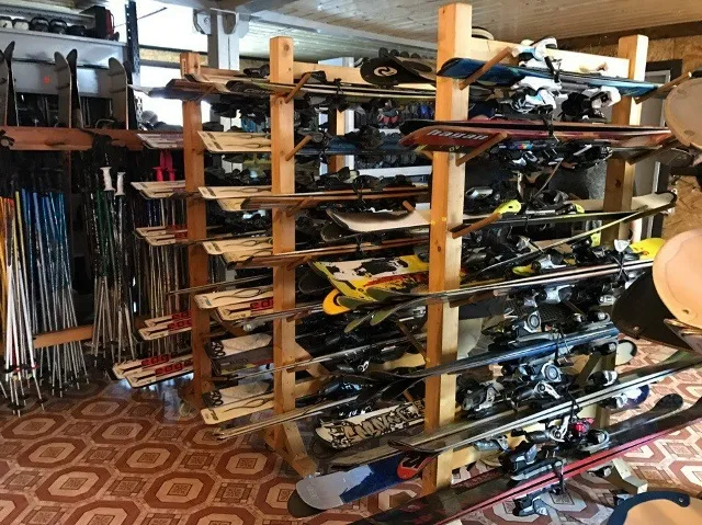 Rental of 1 snowboard or ski set of Standard category for 1 day