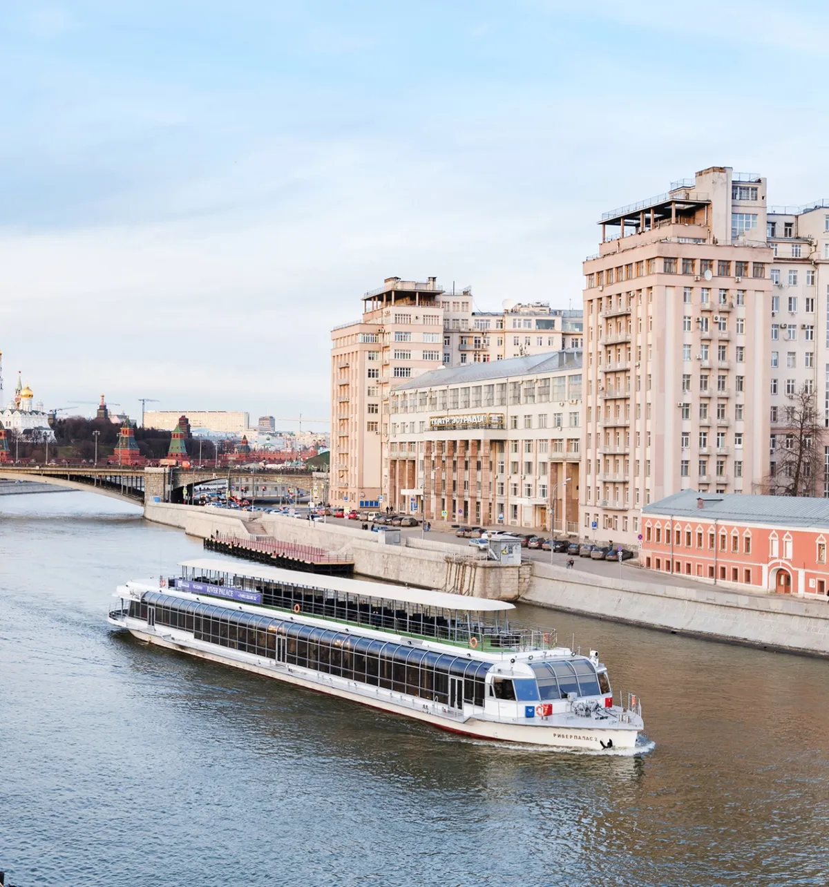 Билет на прогулку по Москве-реке с В комплекс Exclusive, ужином на теплоходе премиум-класса
