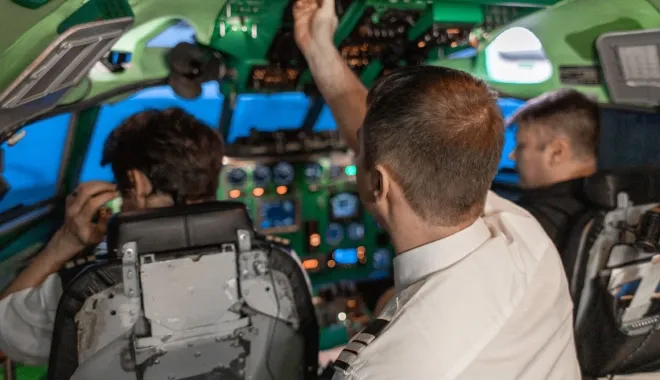 Voo de 60 minutos em um simulador de voo de aeronave TU-154M em feriados ou fins de semana