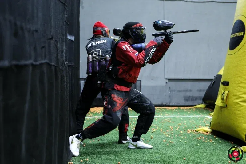 1 hora de laser tag para uma pessoa na sexta-feira (a partir das 18:00), fim de semana ou feriado (o jogo é realizado com um grupo mínimo de 6 pessoas)