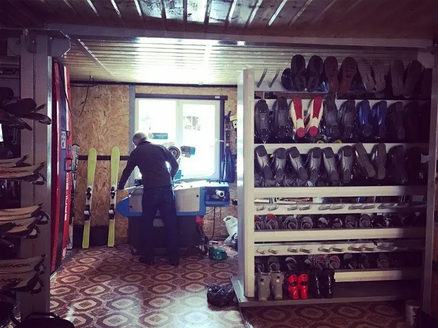 Rental of 1 set for snowboarding or skiing, Standard category, for 3 days