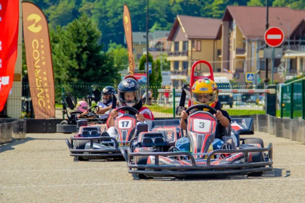 1 corrida de kart para uma criança da empresa Extreme Kart (1050 rublos em vez de 1500 rublos)