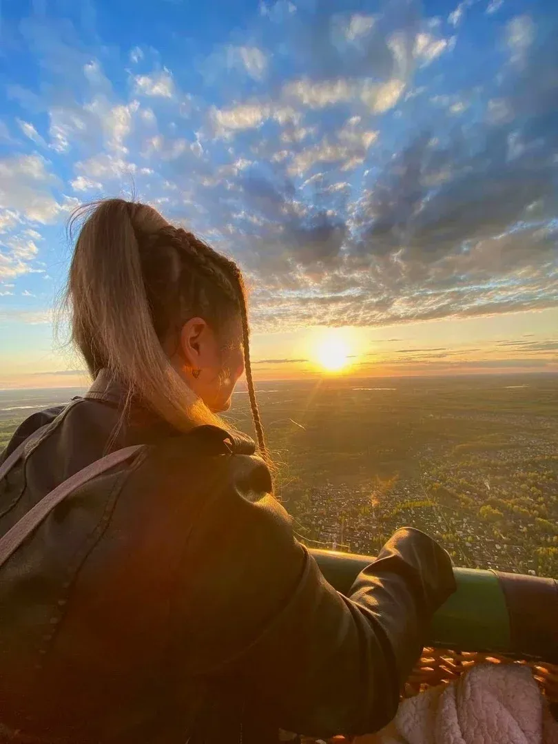 Hot air balloon flight with a sparkling drink, sweets, and an aeronaut initiation ceremony for one