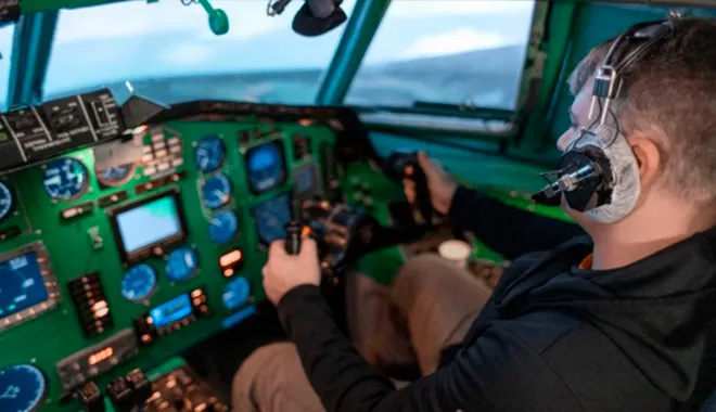 Voo de 30 minutos no simulador de voo do avião TU-154M em dia de semana