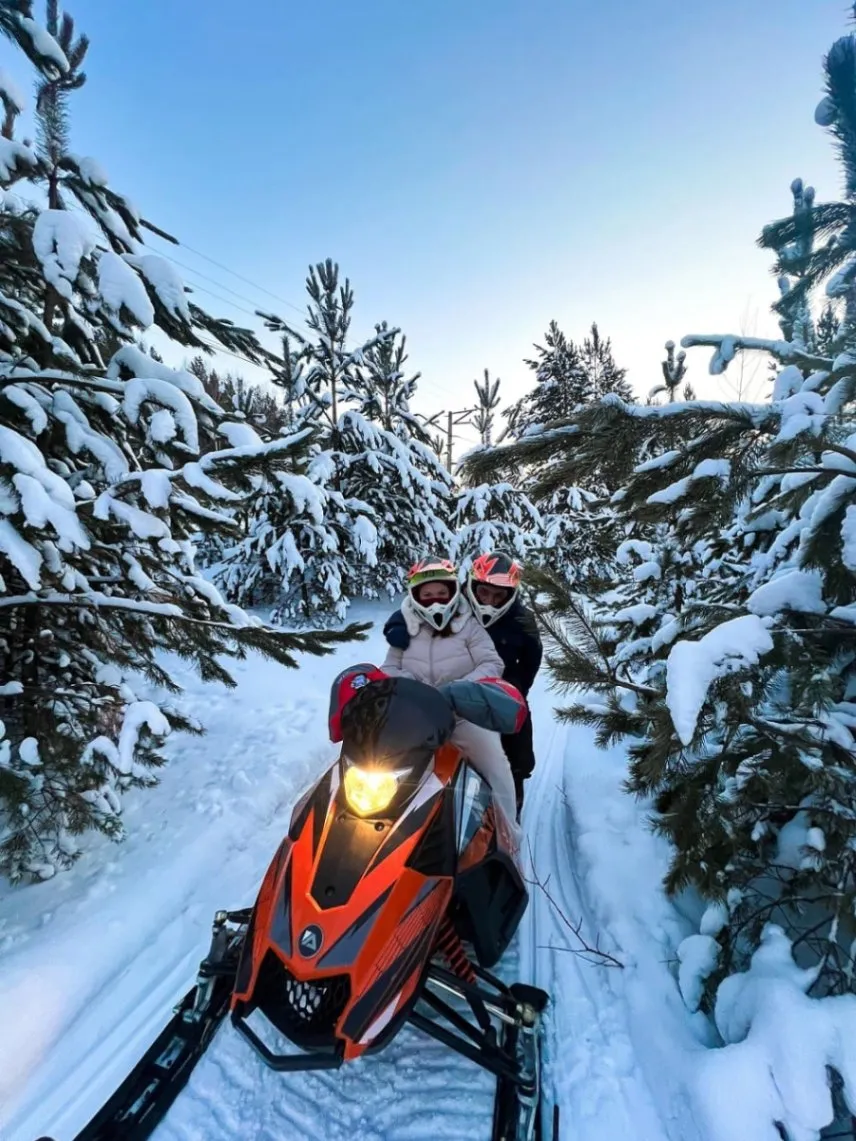 Aventura Lendária de Snowmobile: Liberte Sua Liberdade em um Paraíso Invernal Intocado!