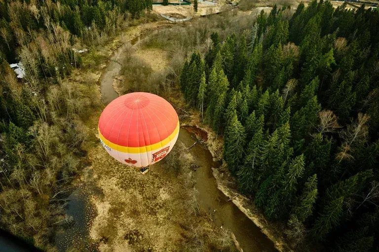 Aventura Mágica de Balão de Ar Quente: Voo sobre Dmitrov com Celebração Especial e Luxo