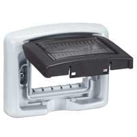 Legrand Plexo Белый Адаптер для трехмодульных механизмов Mosaic с мембраной IP55 IK07