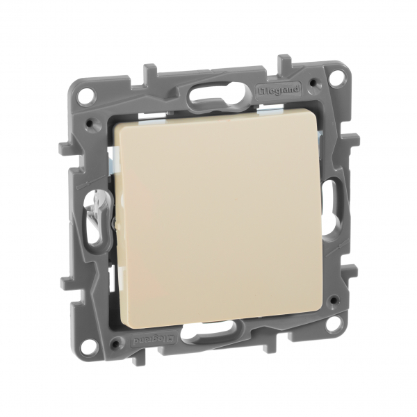 Legrand Etika Сл.кость Переключатель  10А  винт. клем.