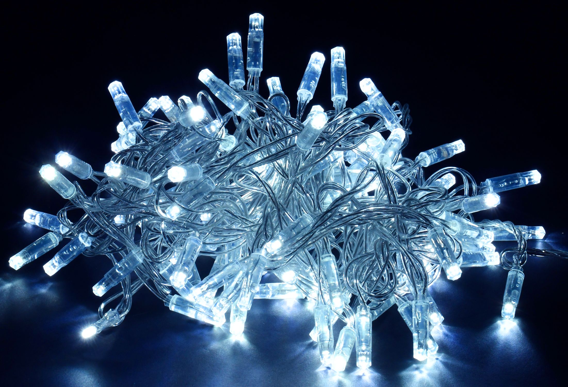 LIGHTING Гирлянда нить 20м 200 светодиодов белый свет IP44 прозрачный шнур 3м 230В контроллер 8 сцен IEK