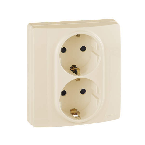 Legrand Etika Сл.кость 2-я Розетка с/з  со шторками  авт. клем.