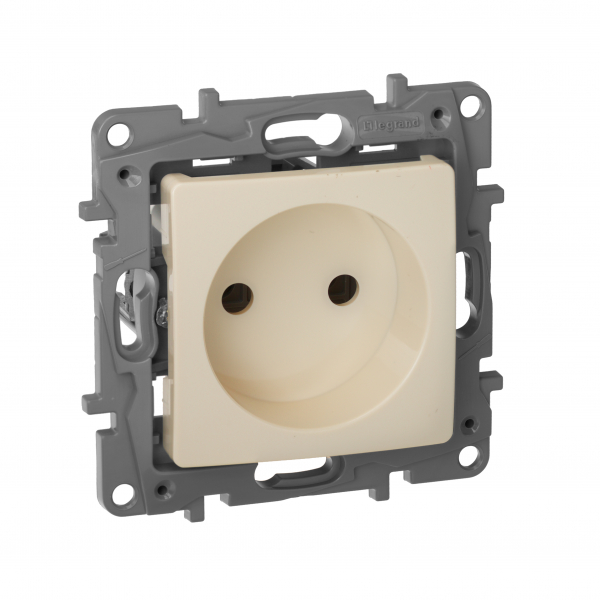 Legrand Etika Сл.кость Розетка б/з  винт. клем.